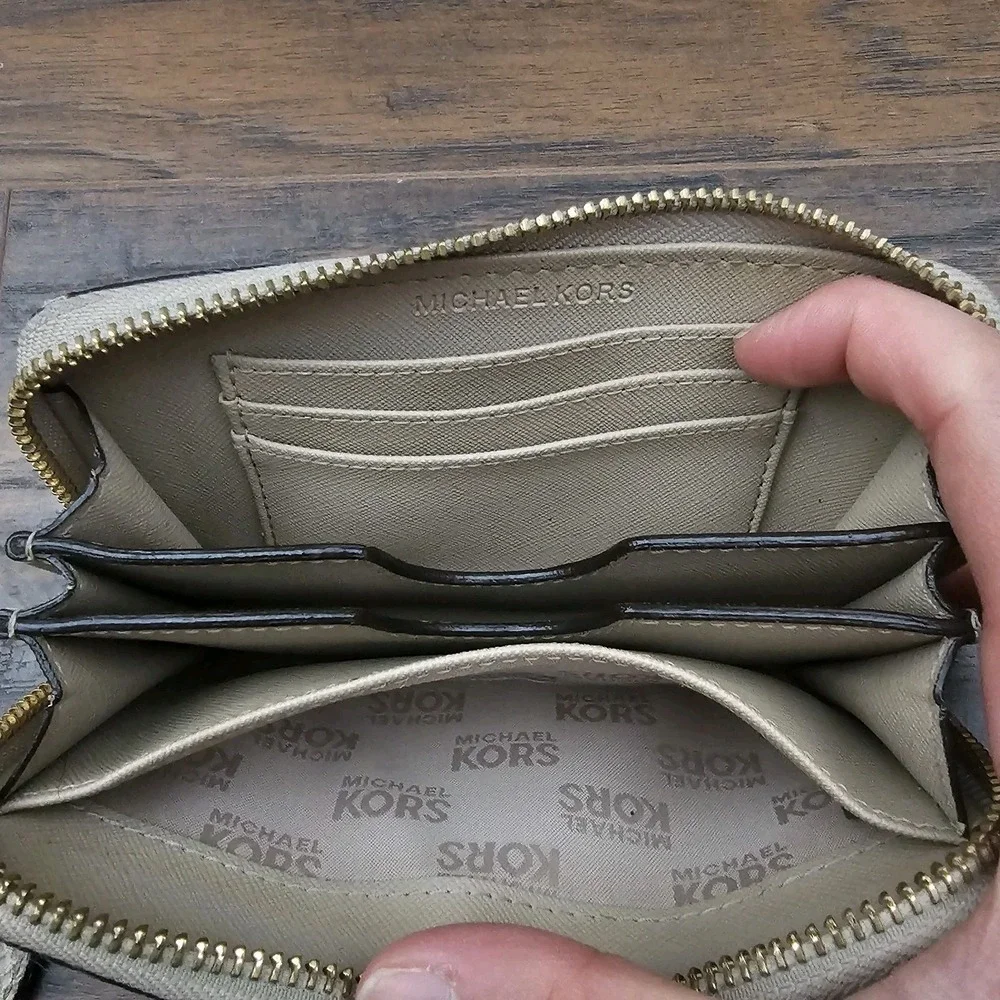 Michael Kors Animal Print‎ Snake Wallet Wristlet Gray Gold Hardware Zip